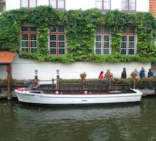 Лодка в брюгге