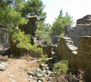 Gebäude oberhalb der Agora