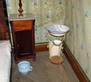 Rundgang durch die Räume des Wasserschlosses