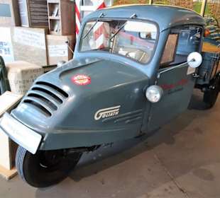 Goliath-Dreirad im Schuppen Eins