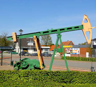 Erdöl-Punpe vor dem Museum