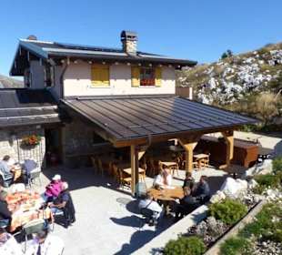 Terrasse mit Zugang zur Toilette