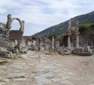 Pollio Brunen & Domitian Tempel