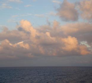 Blick aufs Meer vom Wasserfall