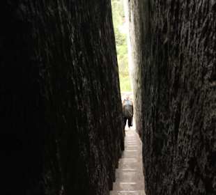 Droga w skalnym mieście