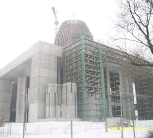 Świątynia w budowie.