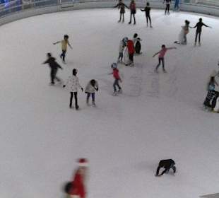 Marina Mall - Eisbahn