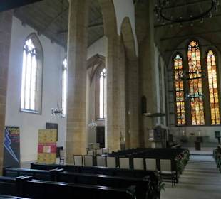 Hauptschiff der Kirche / Blick zum Altarraum