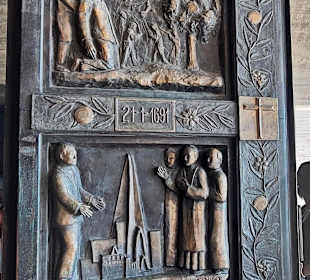 Bronzetür - Haupteingang der Basilika