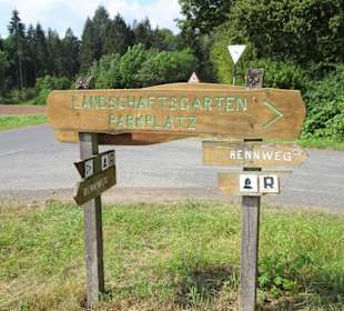 Wegweiser zum Landschaftsgarten Bettenburg