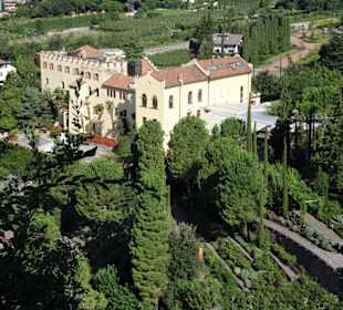 Blick vom Garten auf Schloss Trauttmansdorff