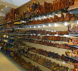 Eine Reihe nur Holzandenken.