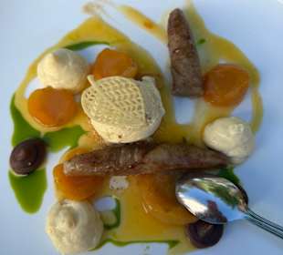 Kartoffelschupfnudeln mit Aprikose und Eis
