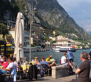 Hafen im Hintergrund