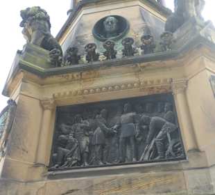 Beim Magdeburger Kriegerdenkmal im Fürstenwallpark