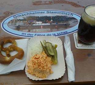 Bier, Bretzel und Obatzda