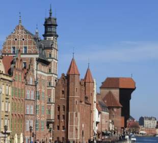 Das Krantor von der Grünen Brücke aus gesehen