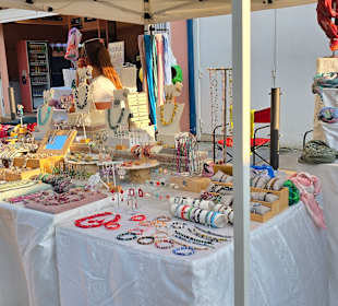 Modeschmuck und Tücher