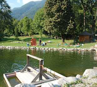Naturschwimmbad im Ort