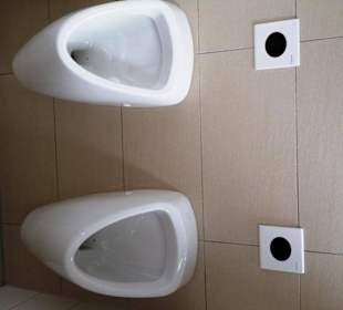 WC sehr modern Ausgebaut Geberit
