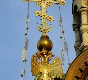 Russisches Kreuz und Zarenwappen