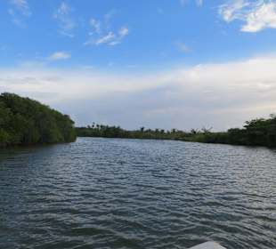 Flussfahrt direkt vor dem Club Hotel Dolphin mit Haralds Boo