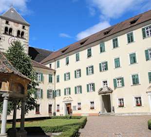 Klosterhof (Anmeldung für Führungen)