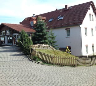 Außenansicht Regenbogenhof Rudelswalde