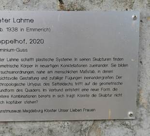 Plastik Doppelhof im Skulpturenpark