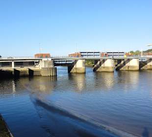 Das Sperrwerk von flussaufwärts gesehen