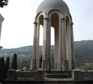 Impression des aussergewöhnlichen Friedhofs