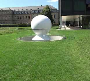 Skulptur Schachfigur am Landtag 