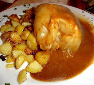 Kohlroulade mit Bratkartoffeln im "Senator"