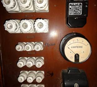 Sicherungskasten aus der Zeit der Stromgewinnung