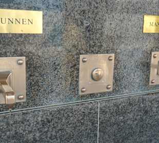 Wasserentnahme am Maxbrunnen-Brunnentempel