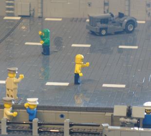 Legomodell der USS Intrepid