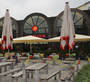 Außenansicht mit Terrasse