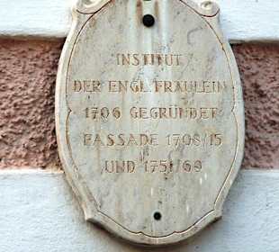 Tafel an Haus der Englischen Fräulein