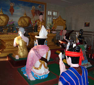 Halle mit Figuren