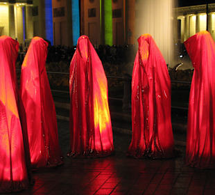 Wächter der Zeit am Brandenburger Tor