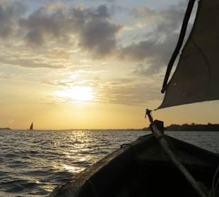 Bei Sonnenuntergang auf dem Boot