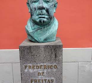 Büste des ehemaligen Besitzers