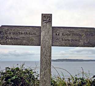 Wegweiser zur Hängebrücke