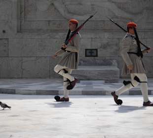 Wachwechsel vor dem Regierungsgebäude
