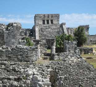 Blick auf den Haupt"Tempel"von Tulum