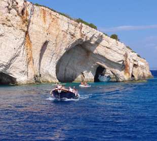 Na wycieczce skuterem dookoła wyspy Blue Caves