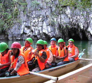 Unser Boot fährt gleich los in die Höhlen