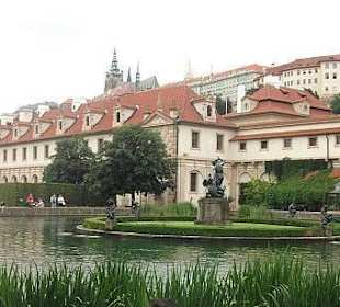 Panorama Hradčan z Valdštejnské zahrady