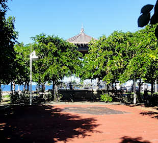 Kleiner Bouleplatz an der Uferpromenade
