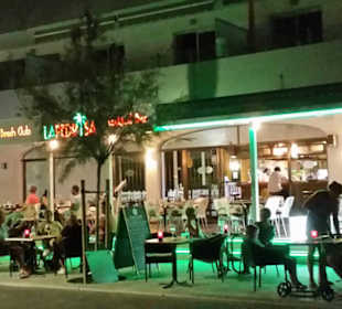 Zahlreiche Bars und Lokale an der Promenade